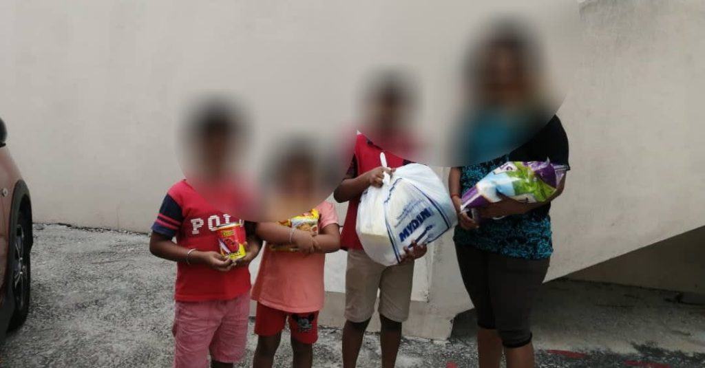 Lalamove Drivers Delivers 1,500 FreeMakan Grocery Packs To Families In Need