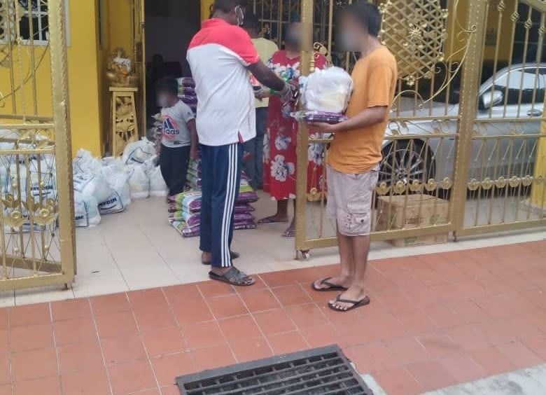 B20 Communities in Kg Sungai Buloh Rejoice Over Food Aid From FreeMakan