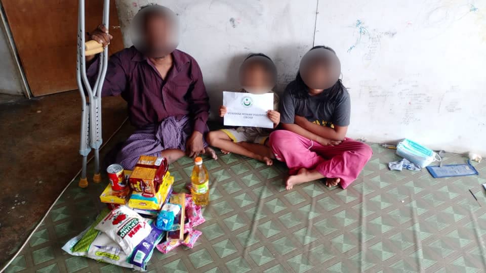 Mynmar Muslim Volunteer Group Receives Food Aid From BAC