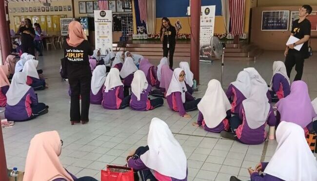 Critical Thinking with BAC2School : Helping SMK Puteri Titiwangsa Students Solve Problems